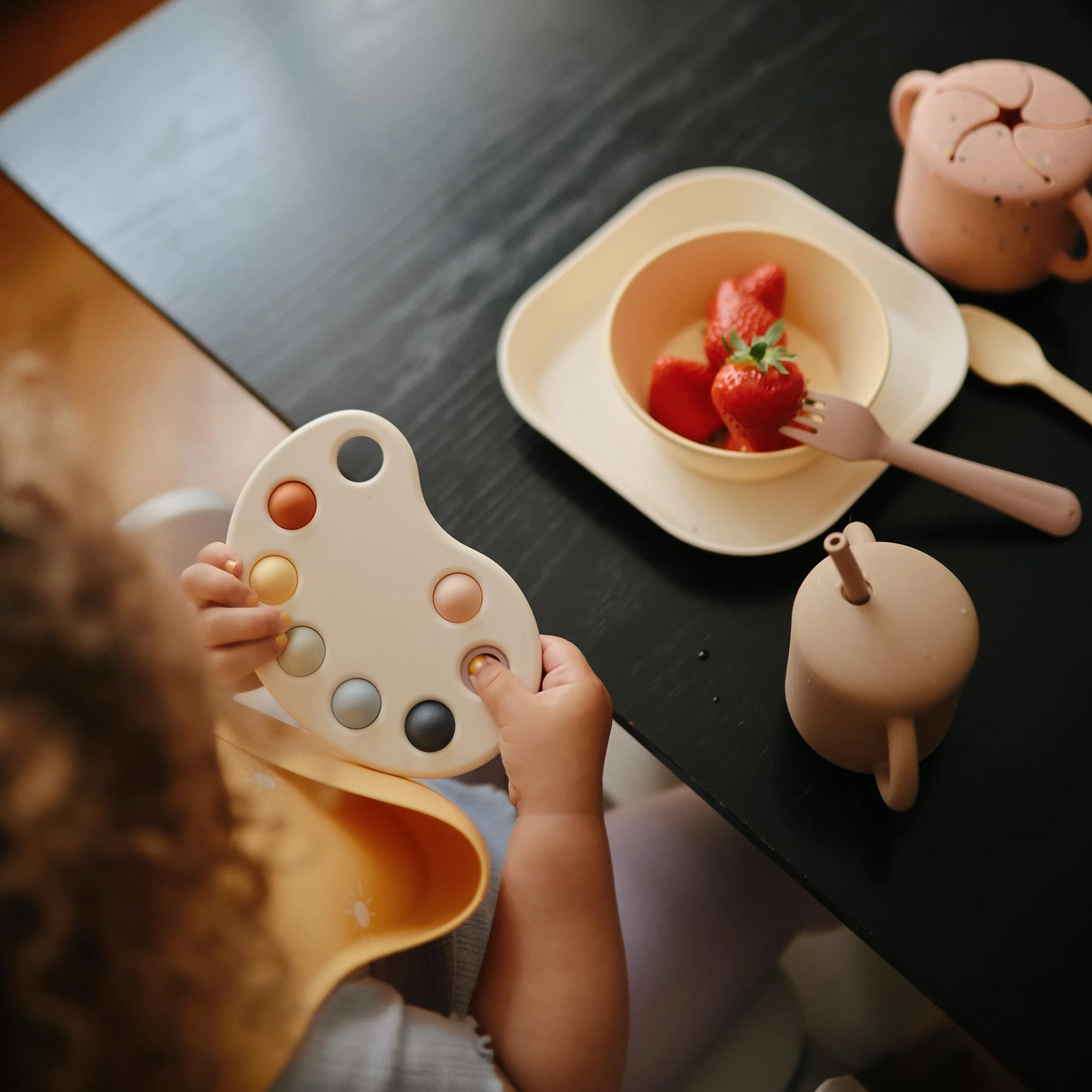 mushie Paint Palette Press Toy