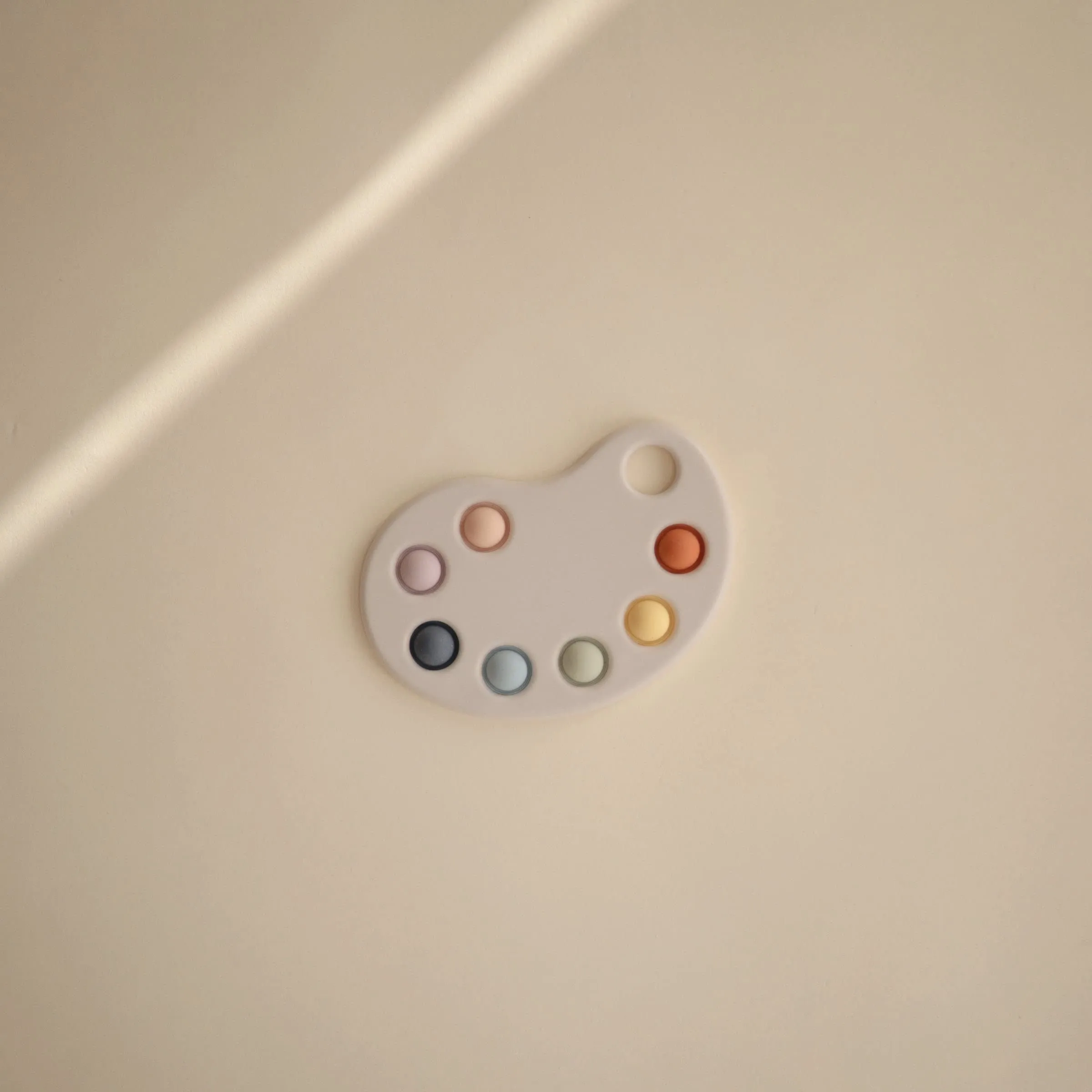 mushie Paint Palette Press Toy