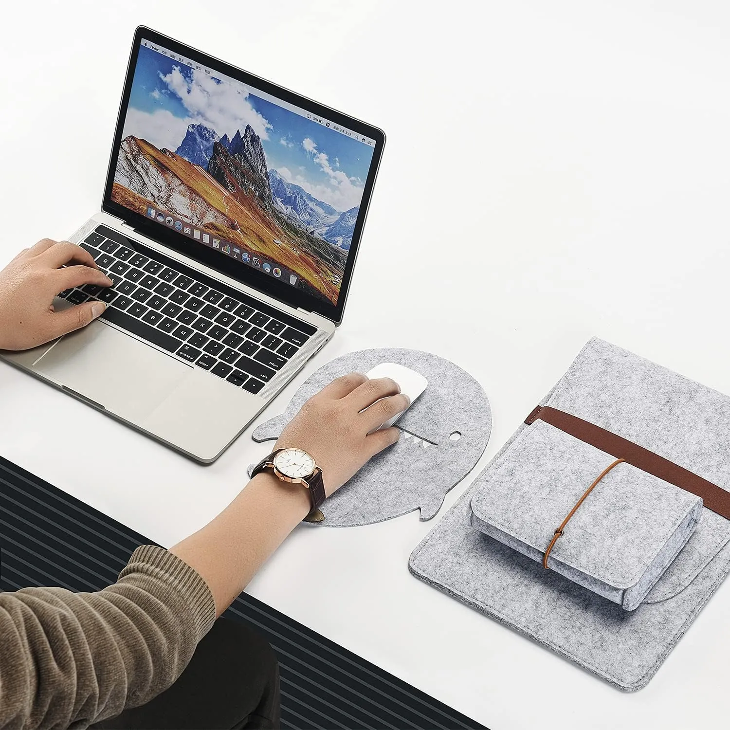 Vertical 15 Inch MacBook Pro Sleeve Protective Laptop Case for 16 Inch MacBook Pro 2019, 15 Inch MacBook Pro 2015-2019, Dell XPS 15 with Small Felt Accessory Bag(Light Gray)